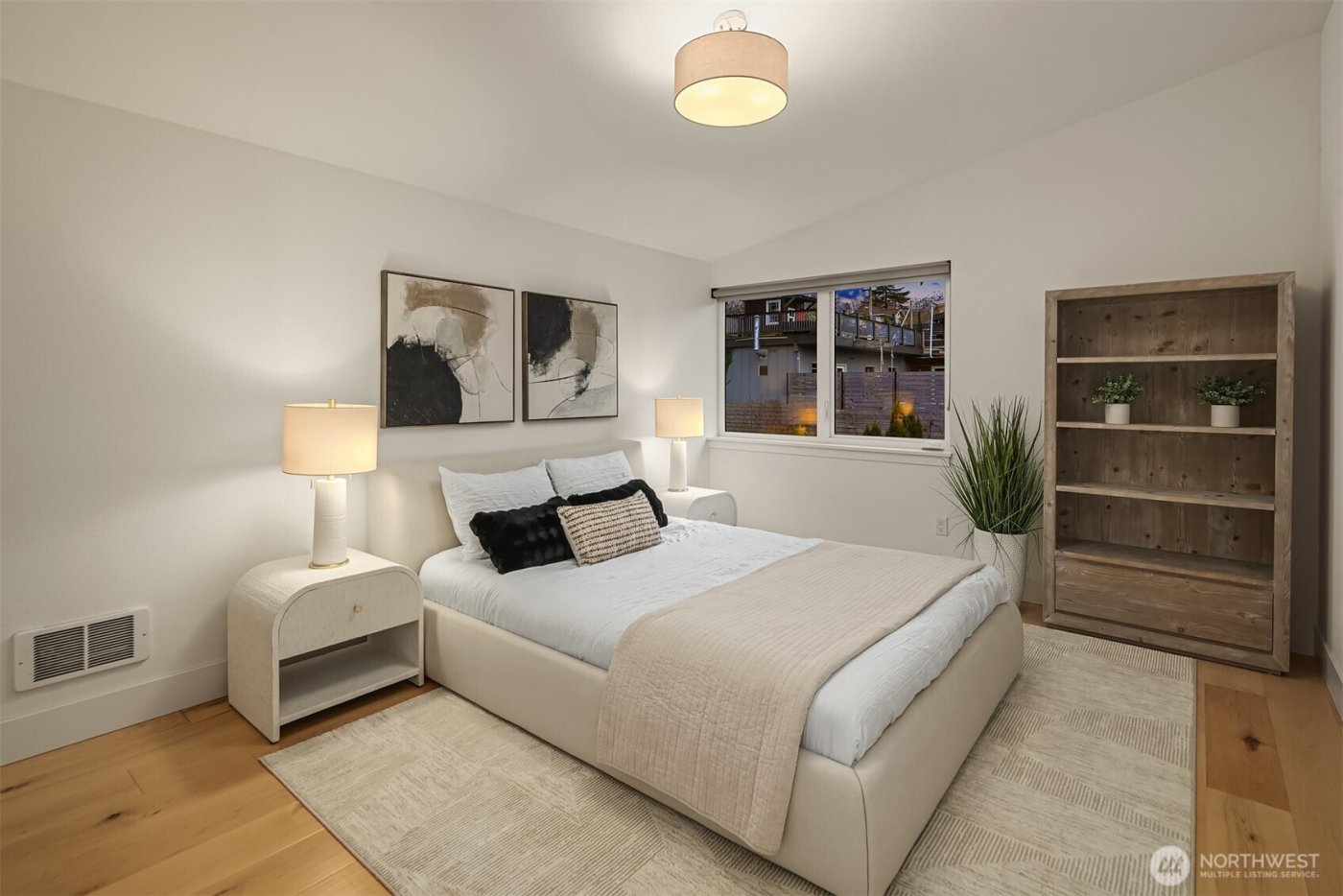 2521 NW 92nd Street , Seattle, WA 98117-2832