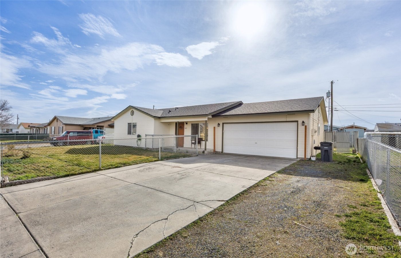 1215 Lowry St , Moses Lake, WA 98837