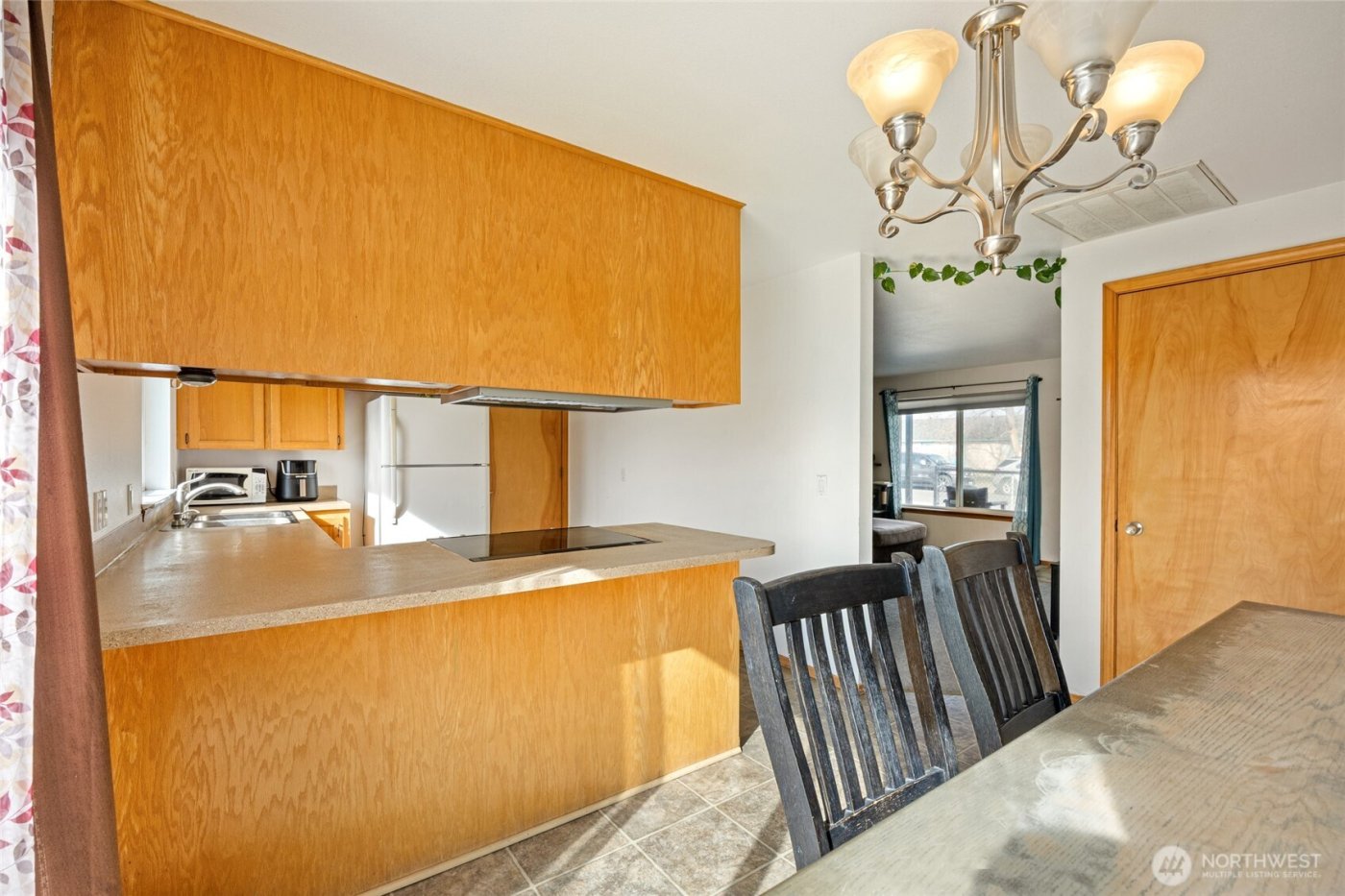 1215 Lowry St , Moses Lake, WA 98837