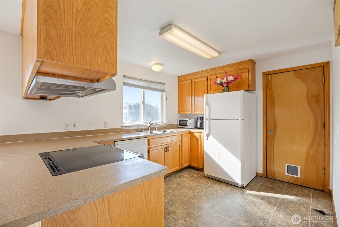 1215 Lowry St , Moses Lake, WA 98837