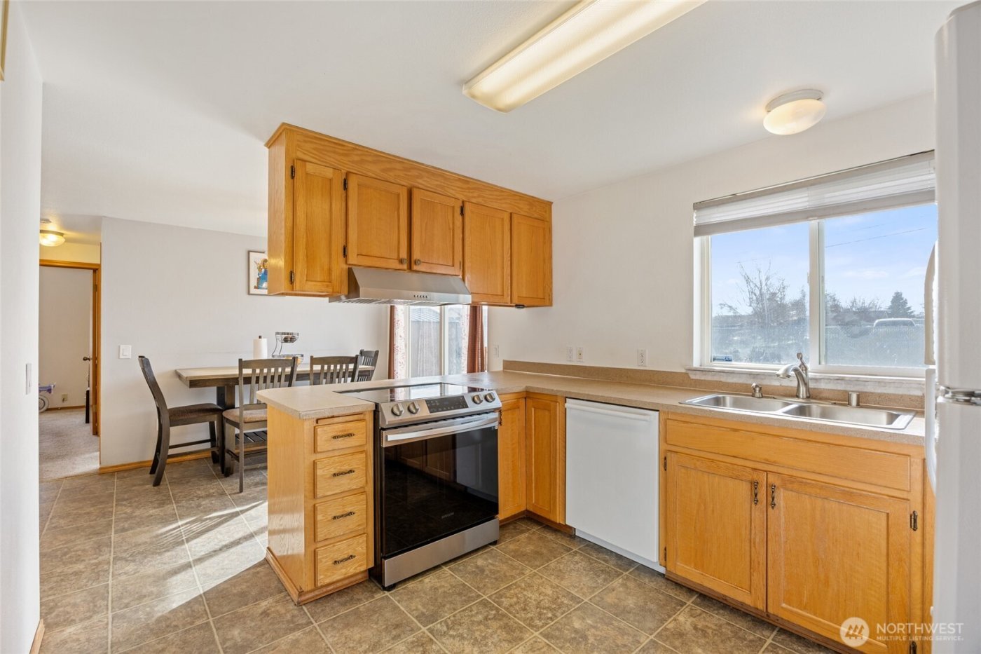 1215 Lowry St , Moses Lake, WA 98837