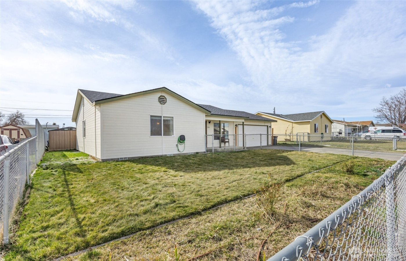 1215 Lowry St , Moses Lake, WA 98837