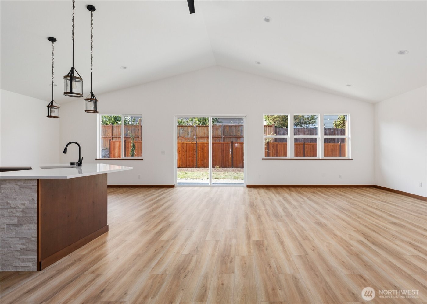 801 NW Shire Street , Oak Harbor, WA 98277