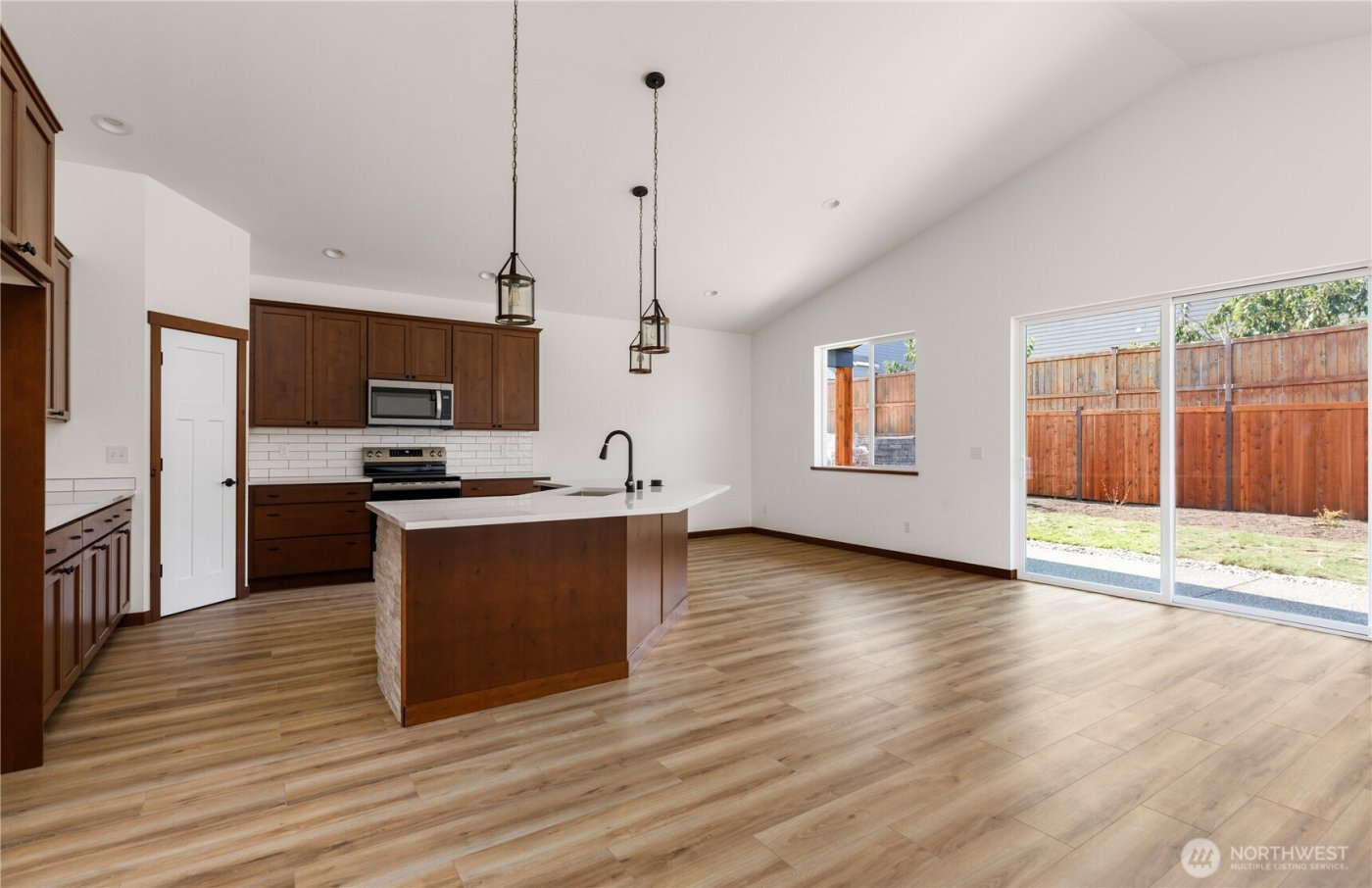 801 NW Shire Street , Oak Harbor, WA 98277