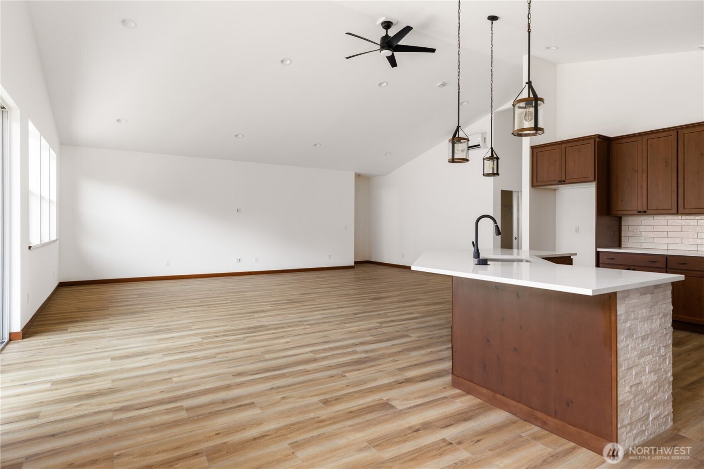 801 NW Shire Street , Oak Harbor, WA 98277