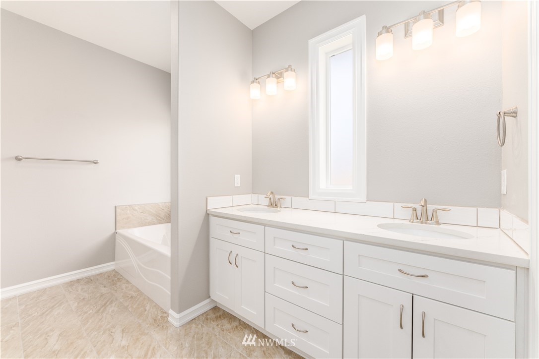 482 Sunny Brooke Lane , Chelan, WA 98816