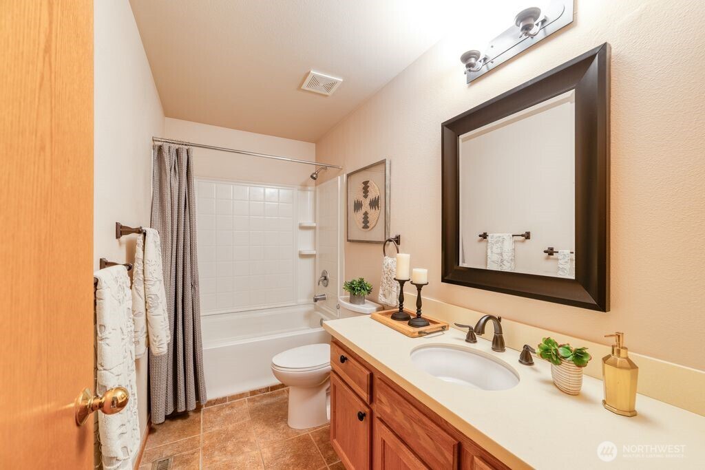 22237 131st Avenue SE, Kent, WA 98031