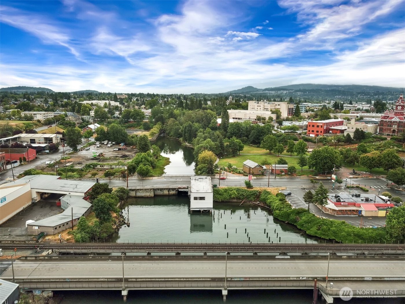 521 W Holly Street , Bellingham, WA 98225-3921