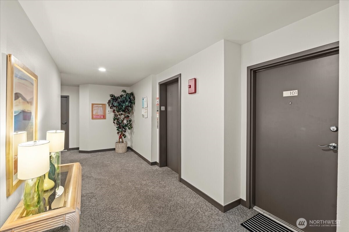 5225 50th Avenue NE #206, Seattle, WA 98105