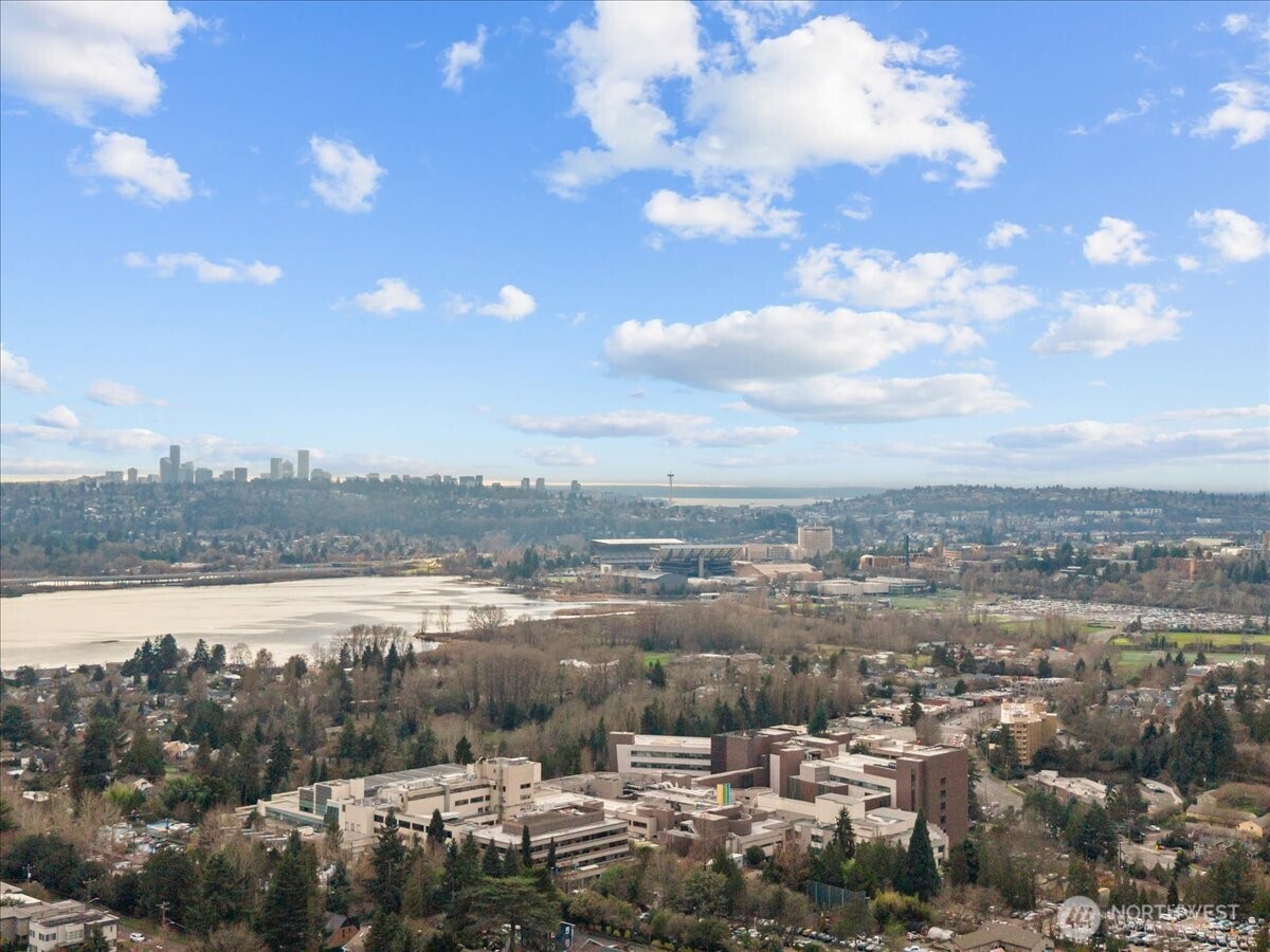 5225 50th Avenue NE #206, Seattle, WA 98105