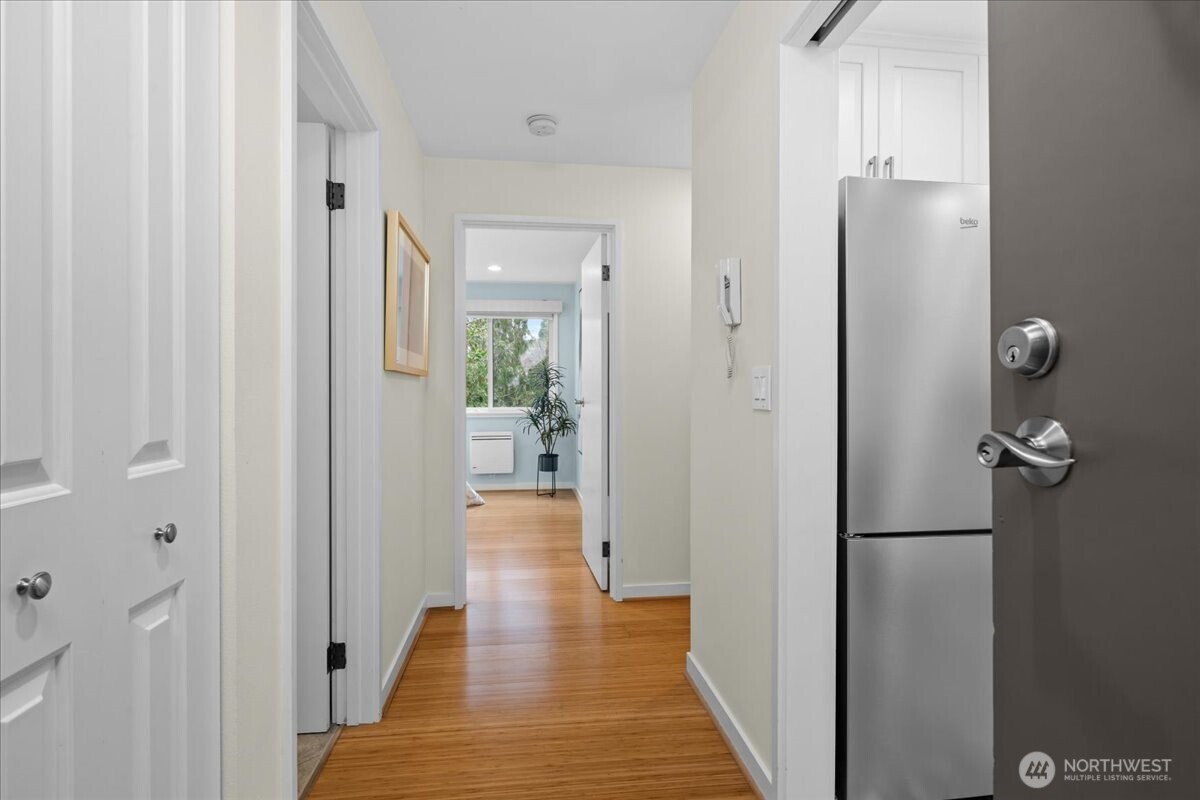 5225 50th Avenue NE #206, Seattle, WA 98105