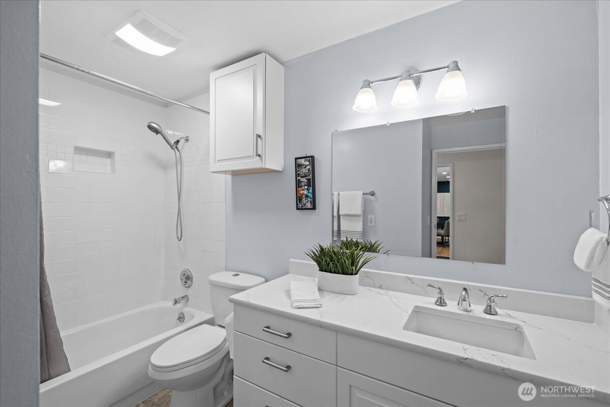 5225 50th Avenue NE #206, Seattle, WA 98105