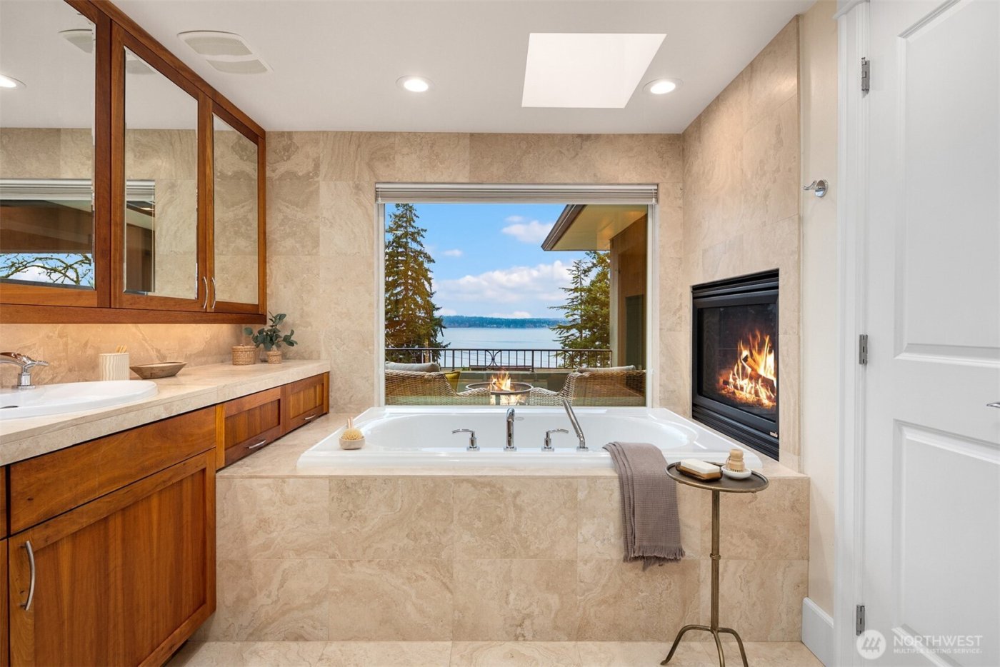 1610 10th Street W, Kirkland, WA 98033