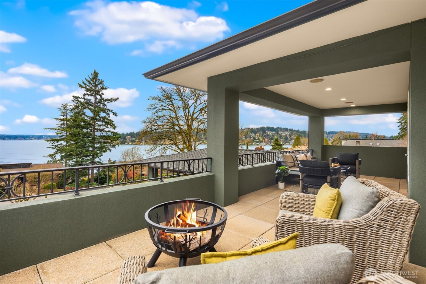 1610 10th Street W, Kirkland, WA 98033