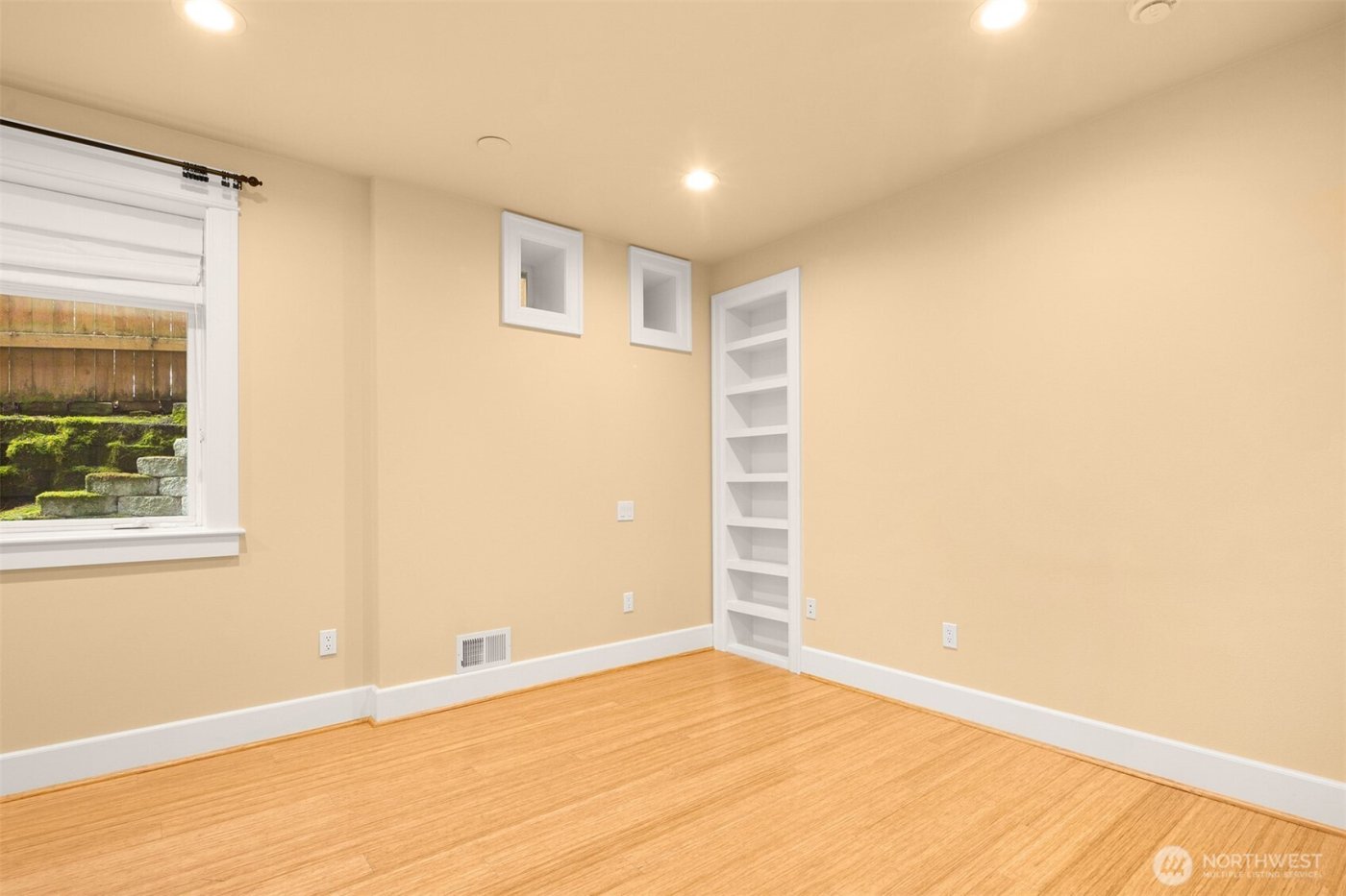 1610 10th Street W, Kirkland, WA 98033