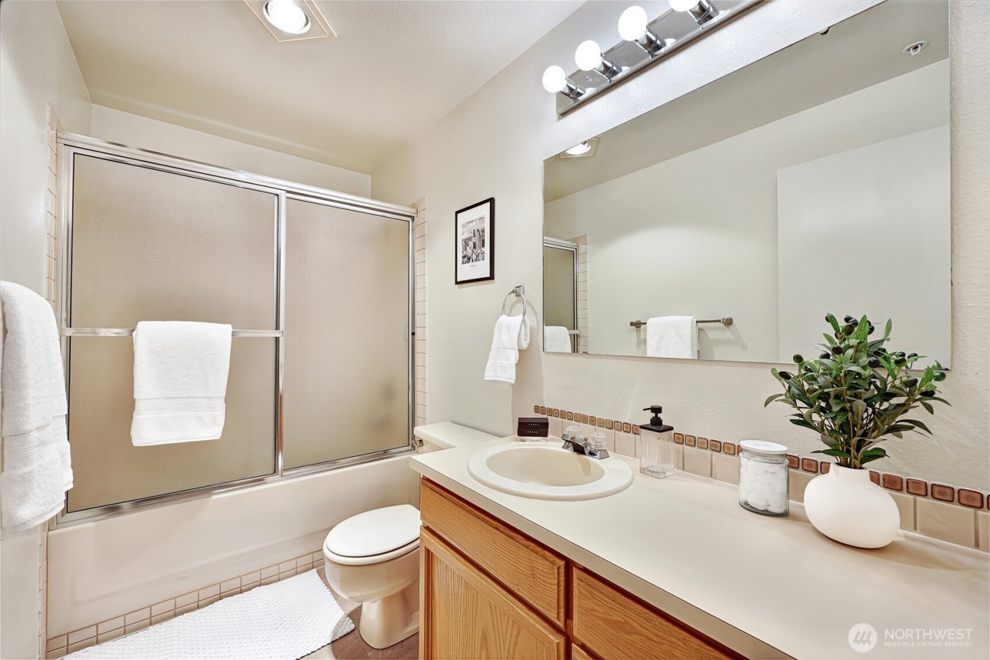 823 N 161st Place #105, Shoreline, WA 98133