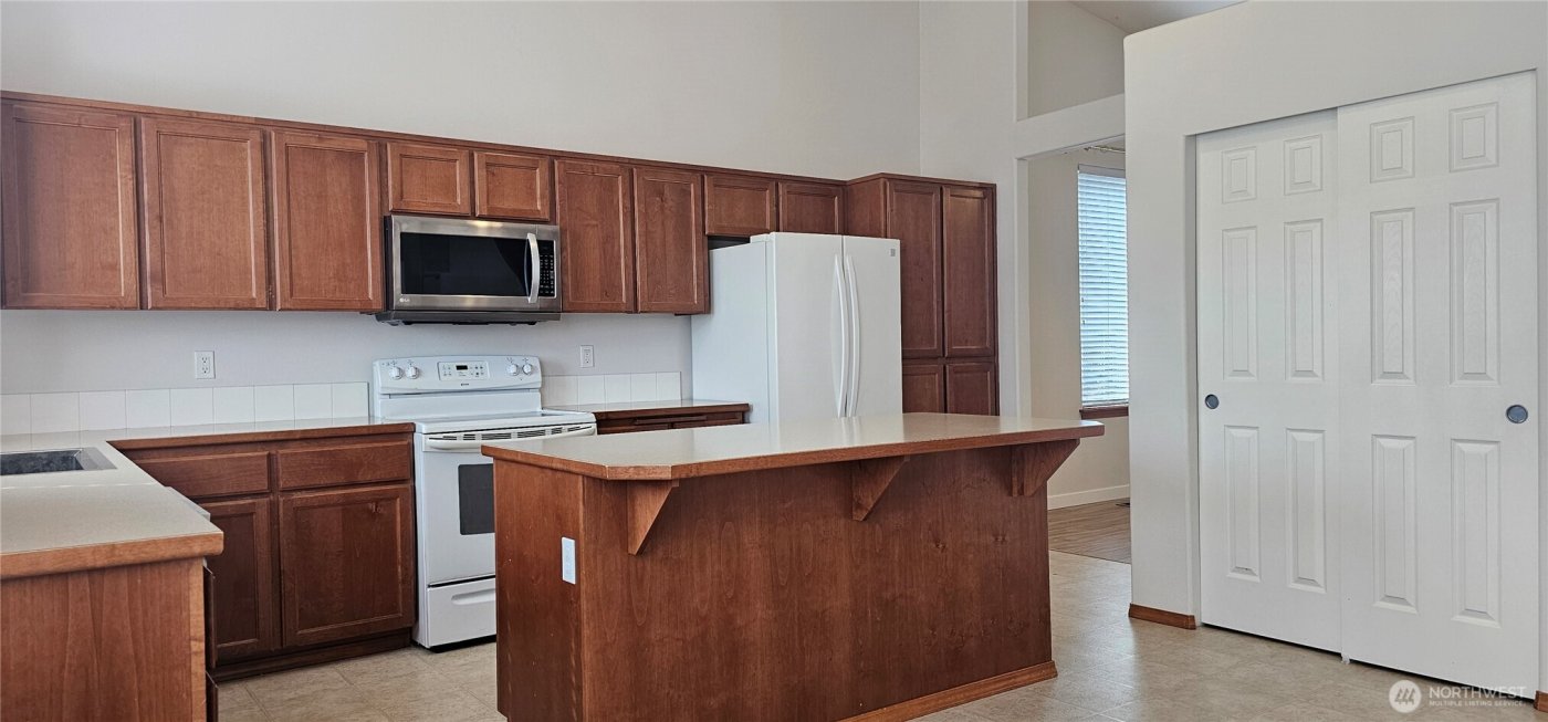 9131 Thea Rose Drive SE, Yelm, WA 98597