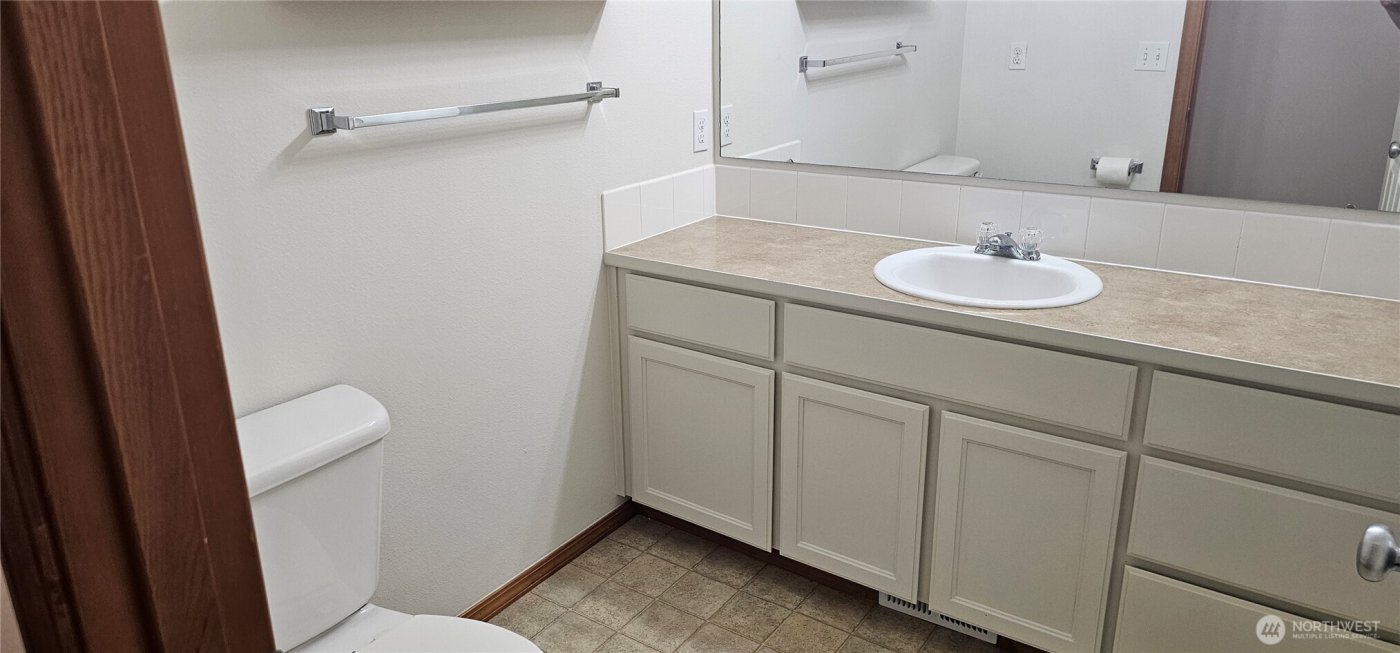 9131 Thea Rose Drive SE, Yelm, WA 98597