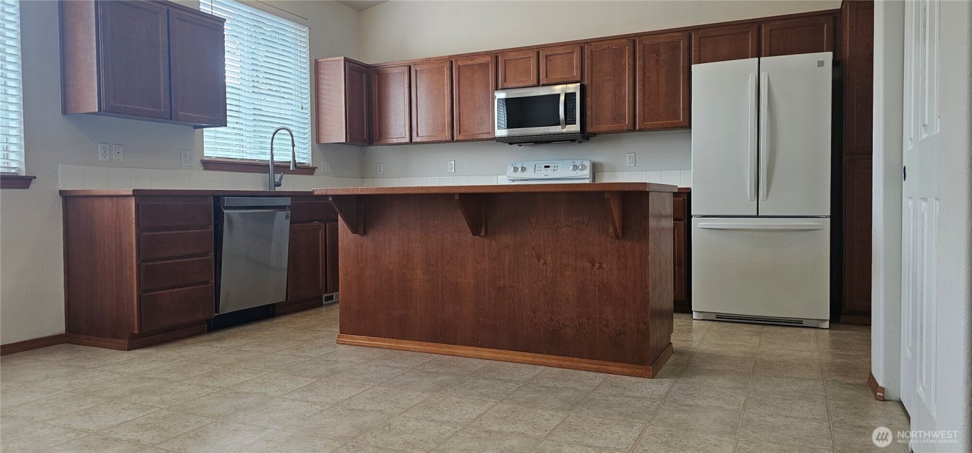 9131 Thea Rose Drive SE, Yelm, WA 98597