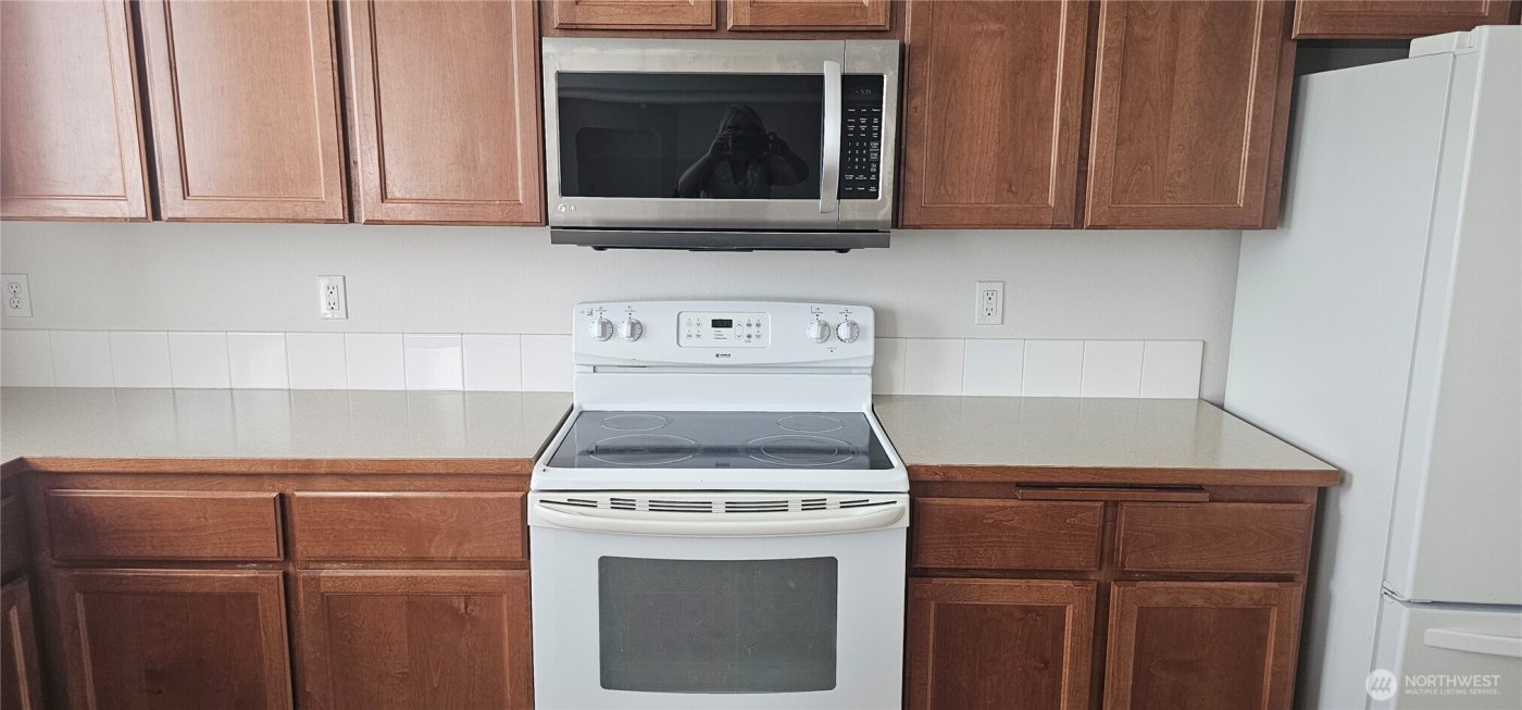 9131 Thea Rose Drive SE, Yelm, WA 98597