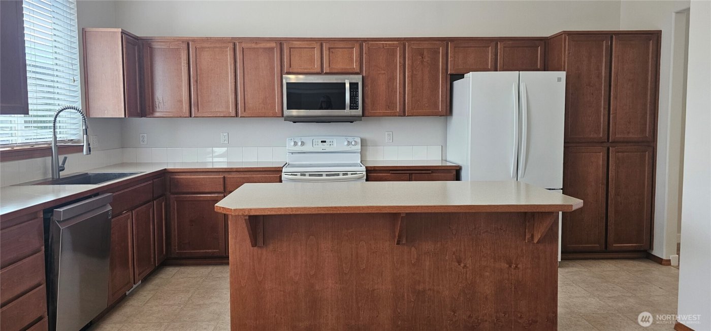 9131 Thea Rose Drive SE, Yelm, WA 98597