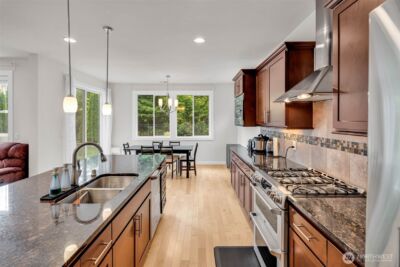 1705 NE Falls Dr , Issaquah, WA 98029-7822 - Photo 11