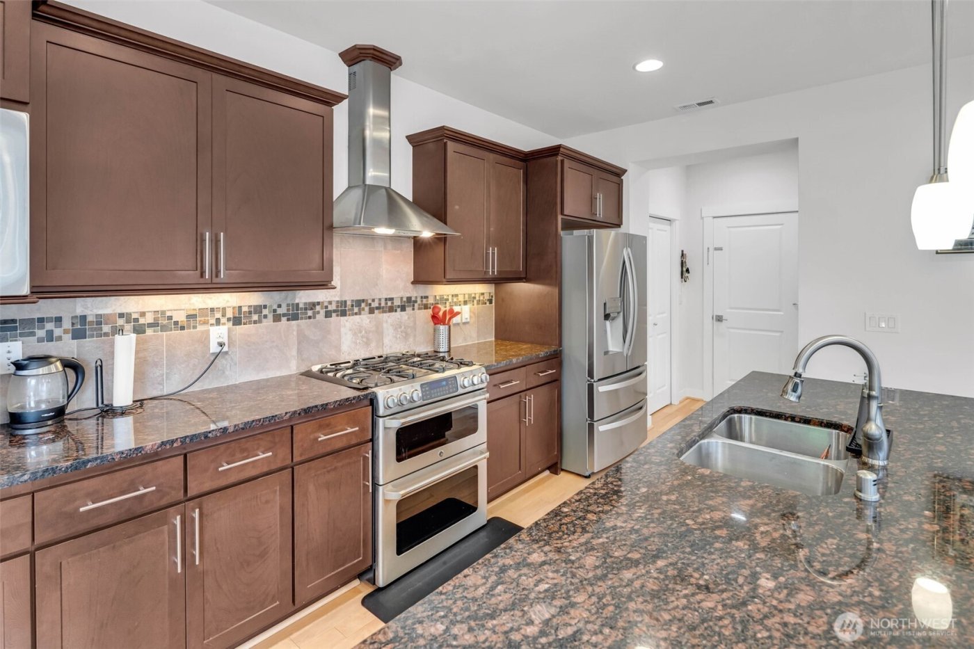 1705 NE Falls Dr , Issaquah, WA 98029-7822