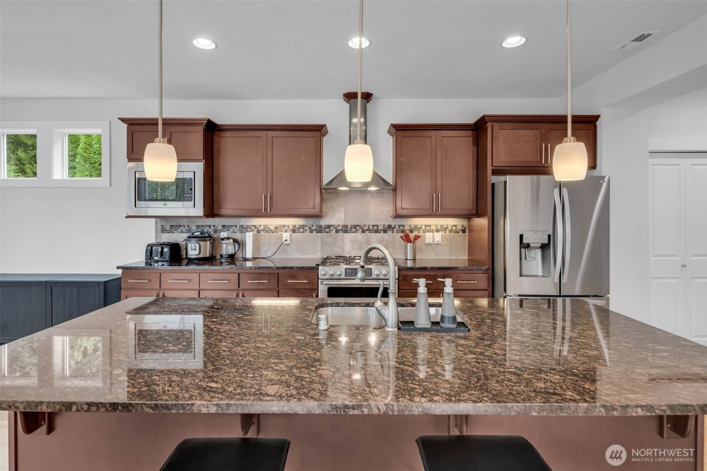 1705 NE Falls Dr , Issaquah, WA 98029-7822