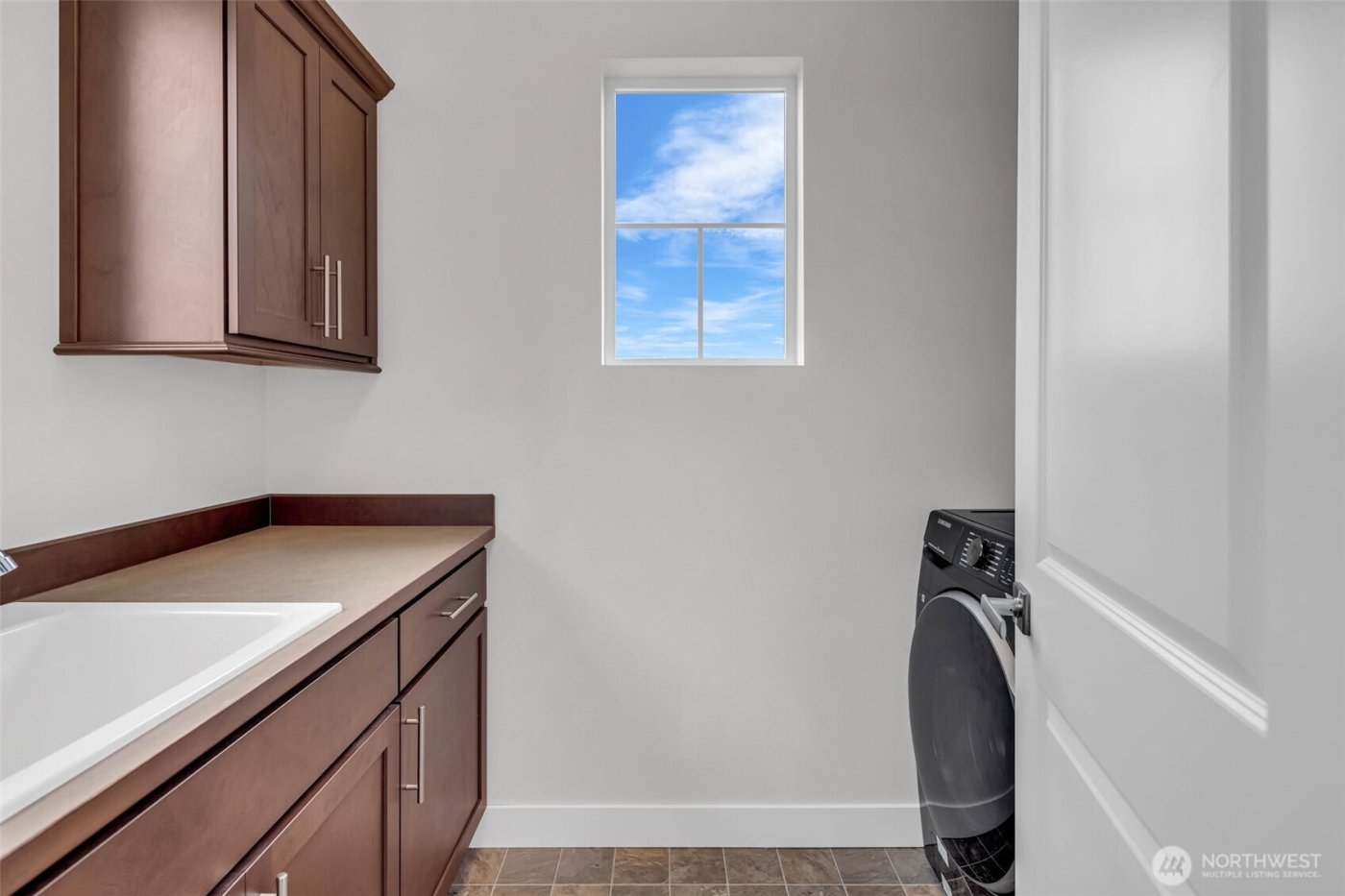 1705 NE Falls Dr , Issaquah, WA 98029-7822