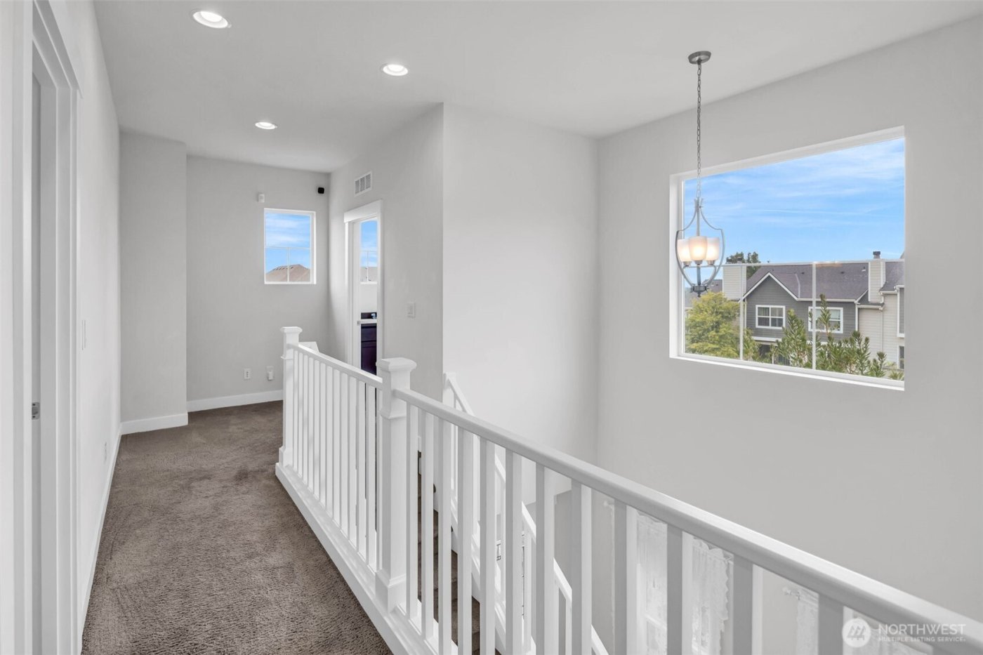 1705 NE Falls Dr , Issaquah, WA 98029-7822