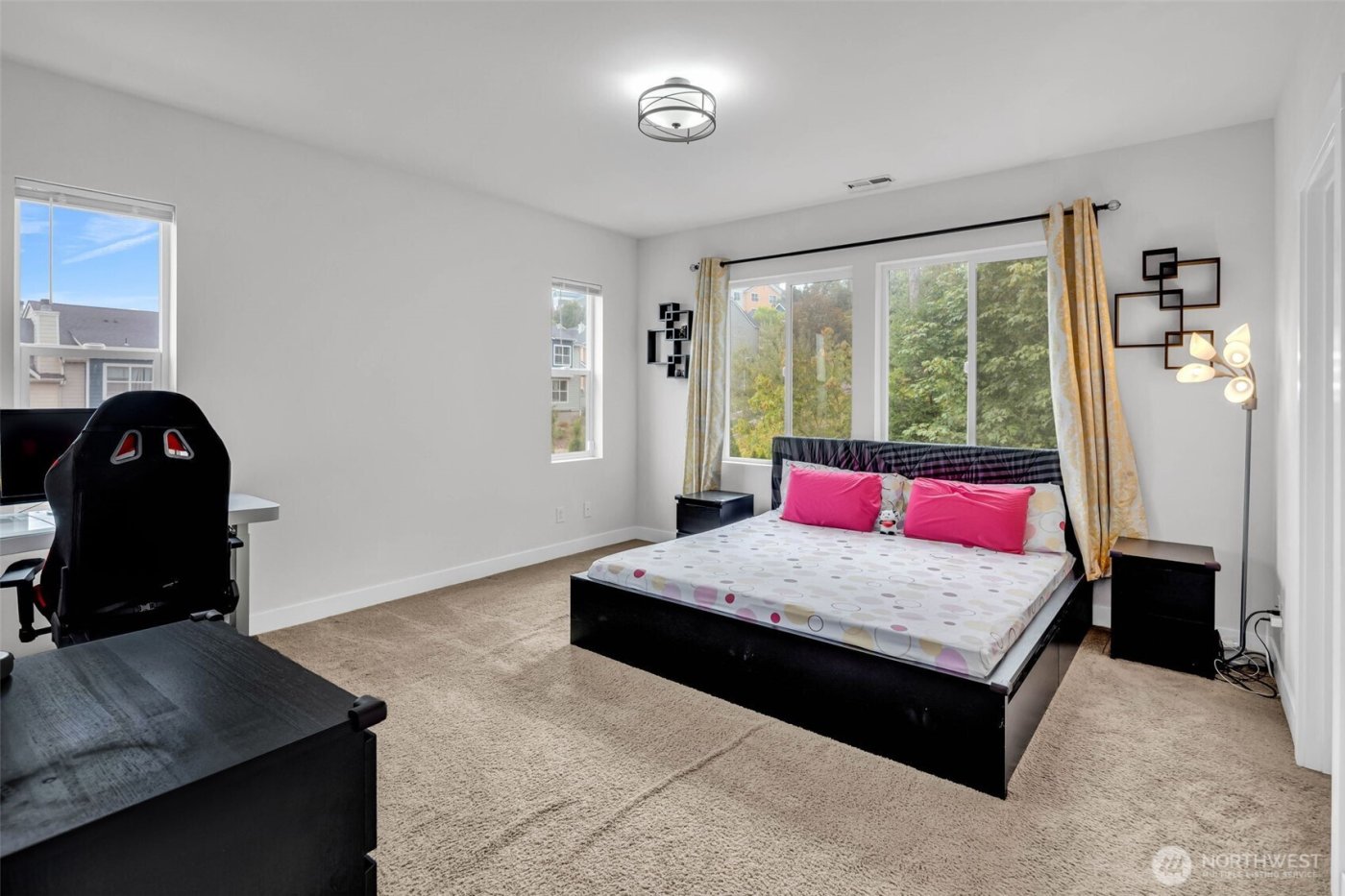 1705 NE Falls Dr , Issaquah, WA 98029-7822