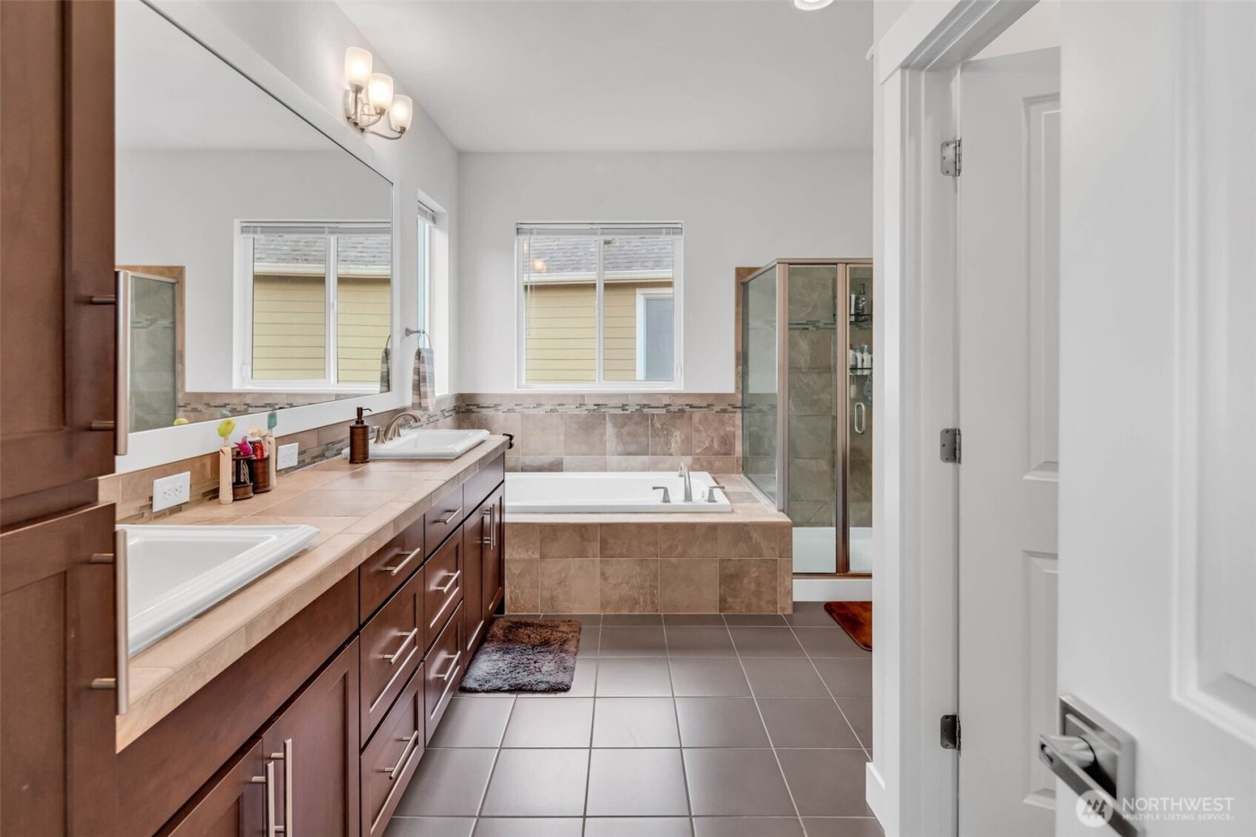 1705 NE Falls Dr , Issaquah, WA 98029-7822