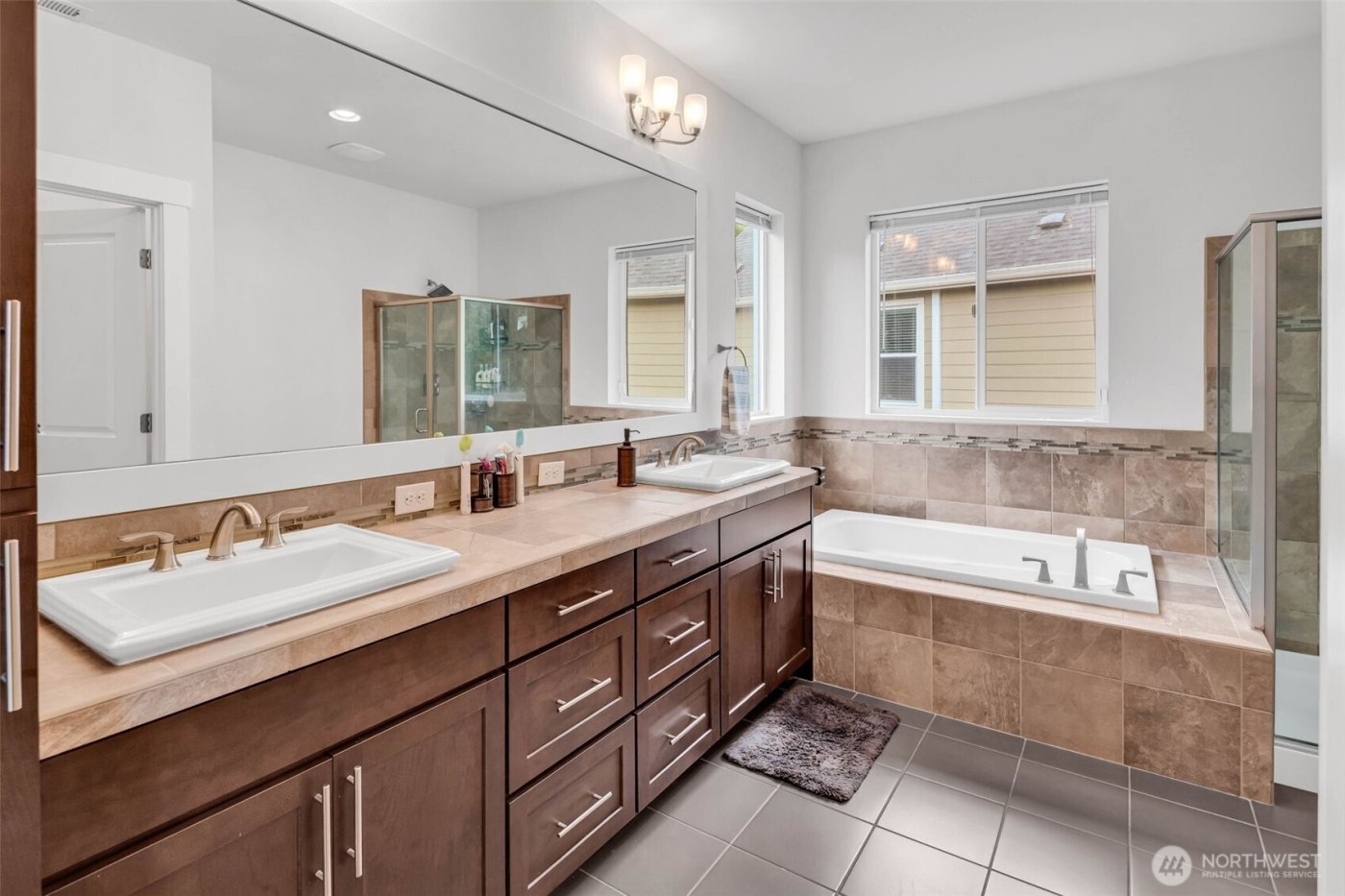 1705 NE Falls Dr , Issaquah, WA 98029-7822