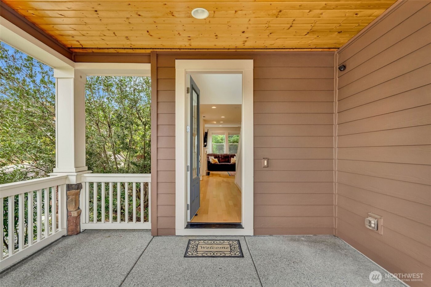 1705 NE Falls Dr , Issaquah, WA 98029-7822