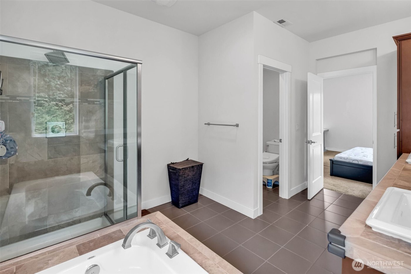 1705 NE Falls Dr , Issaquah, WA 98029-7822