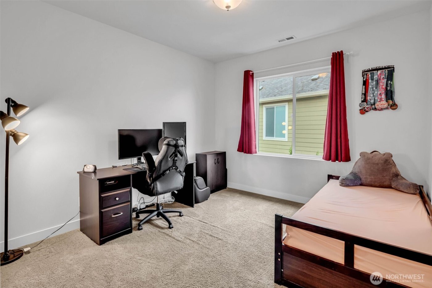 1705 NE Falls Dr , Issaquah, WA 98029-7822