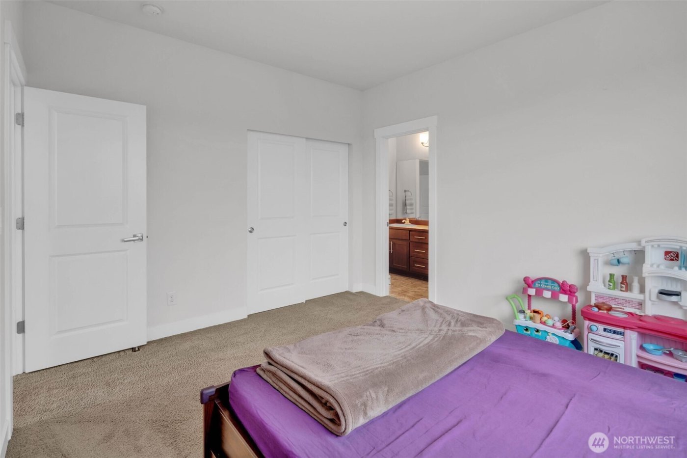 1705 NE Falls Dr , Issaquah, WA 98029-7822