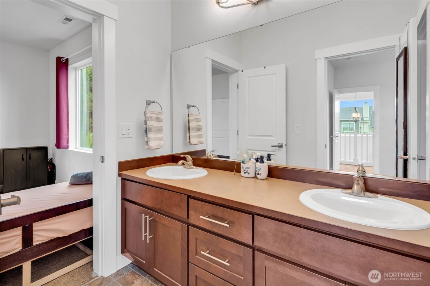 1705 NE Falls Dr , Issaquah, WA 98029-7822