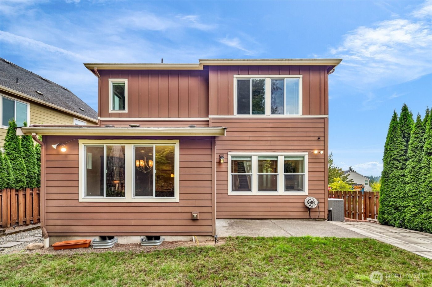 1705 NE Falls Dr , Issaquah, WA 98029-7822