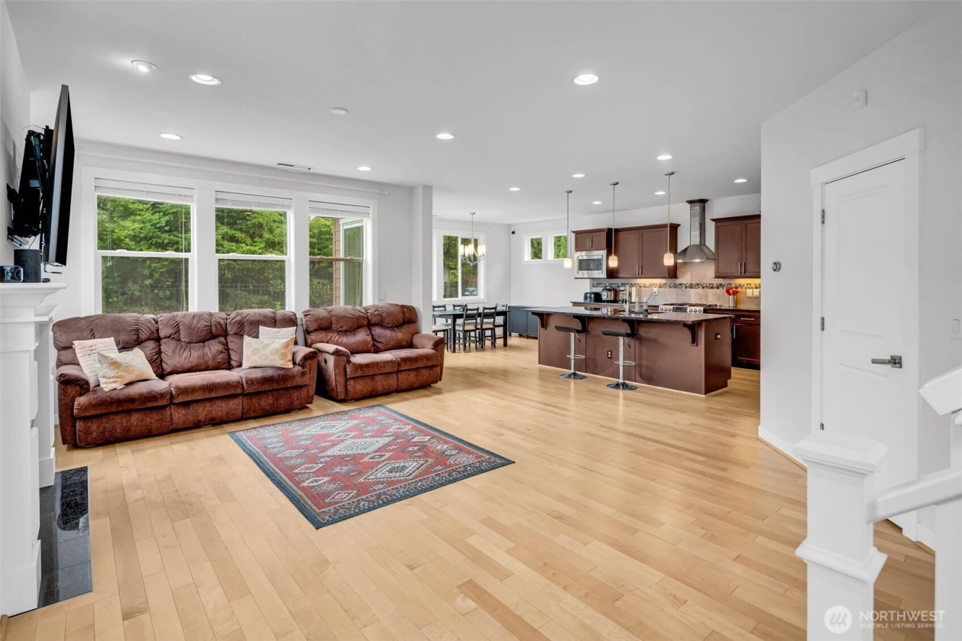 1705 NE Falls Dr , Issaquah, WA 98029-7822