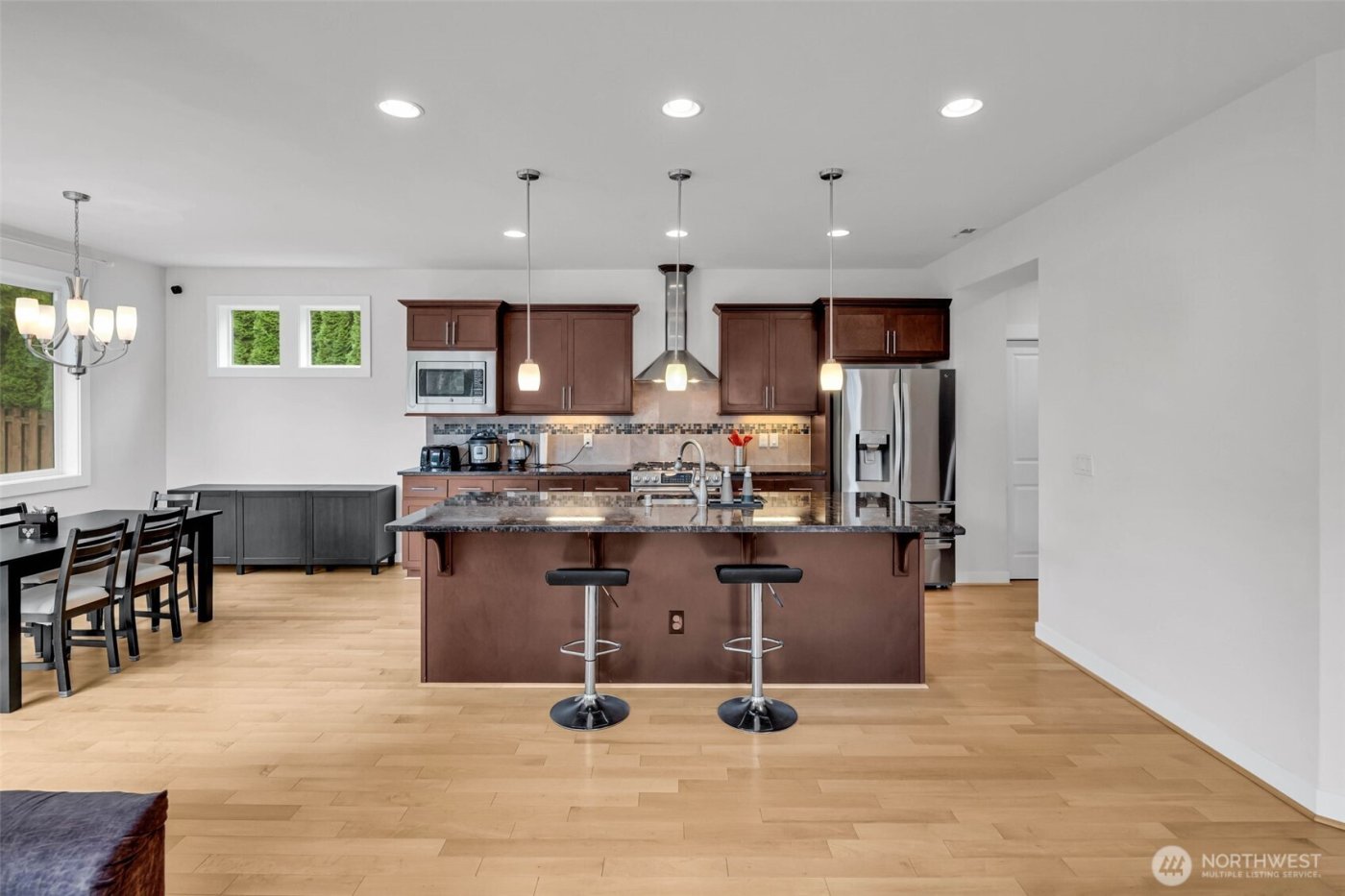 1705 NE Falls Dr , Issaquah, WA 98029-7822