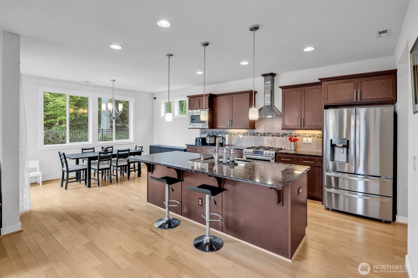 1705 NE Falls Dr , Issaquah, WA 98029-7822