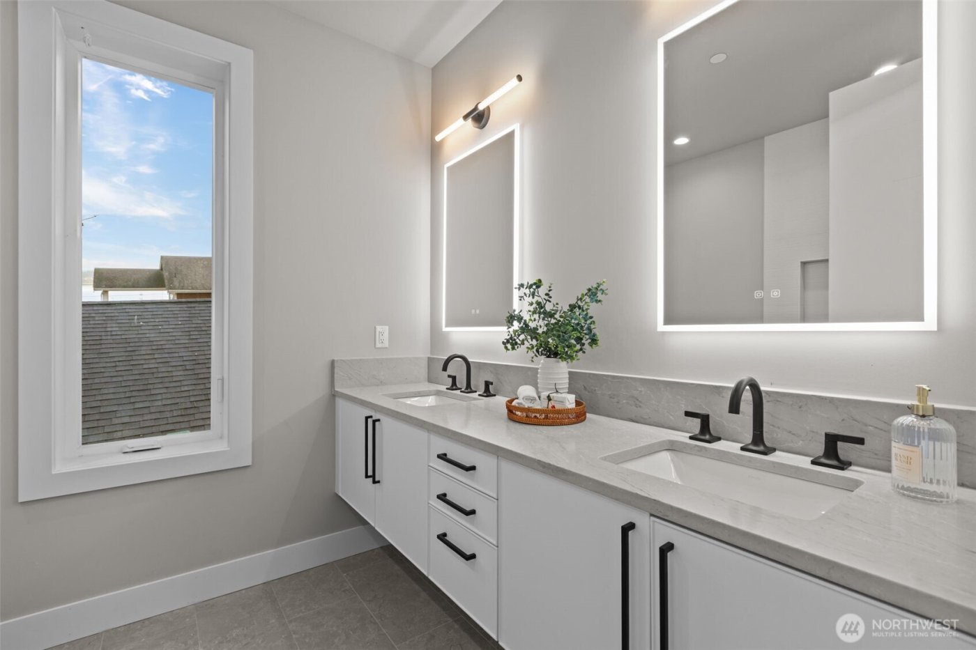 904 N 33rd Place , Renton, WA 98056