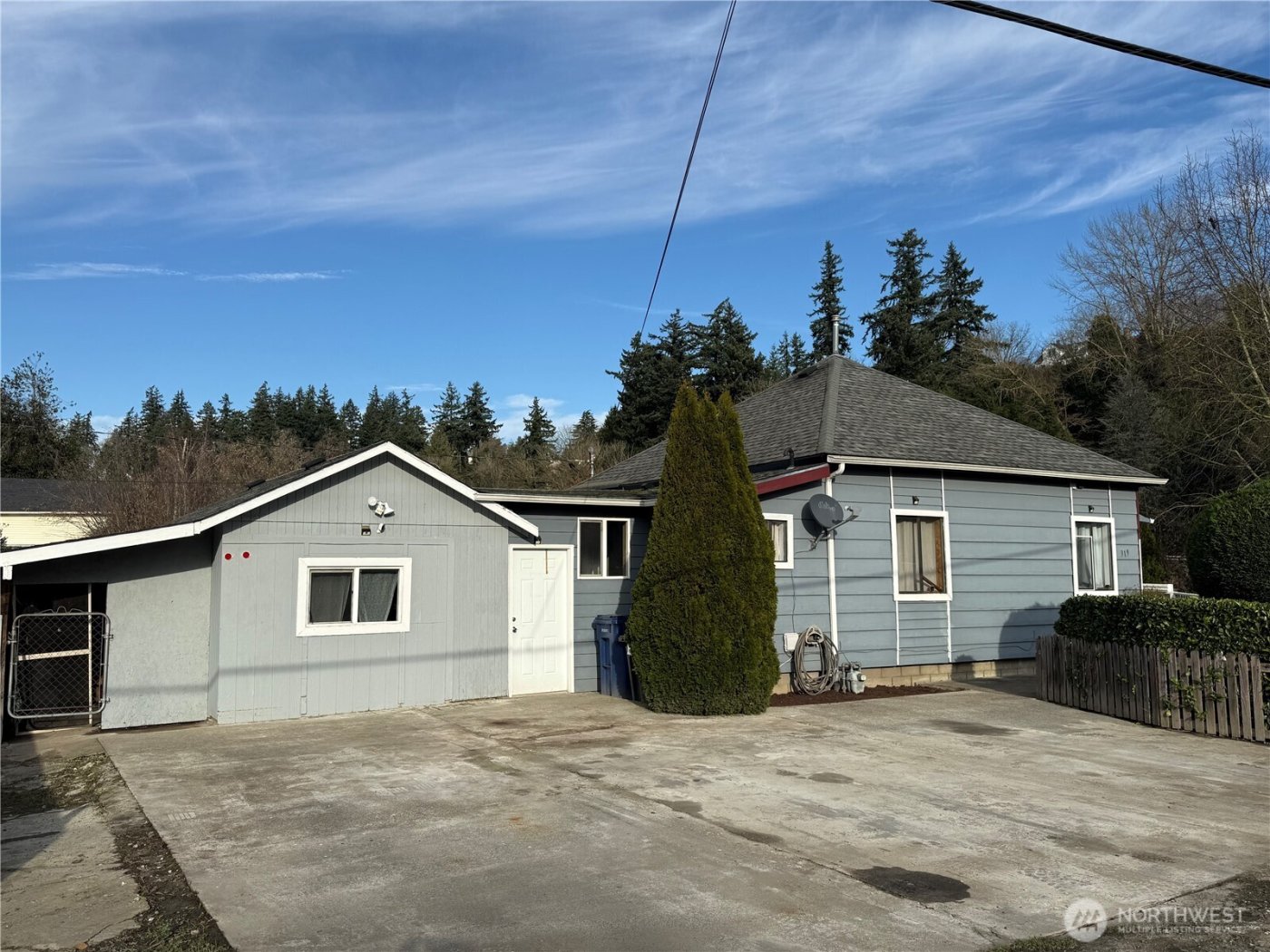319 E Section Street , Mount Vernon, WA 98273