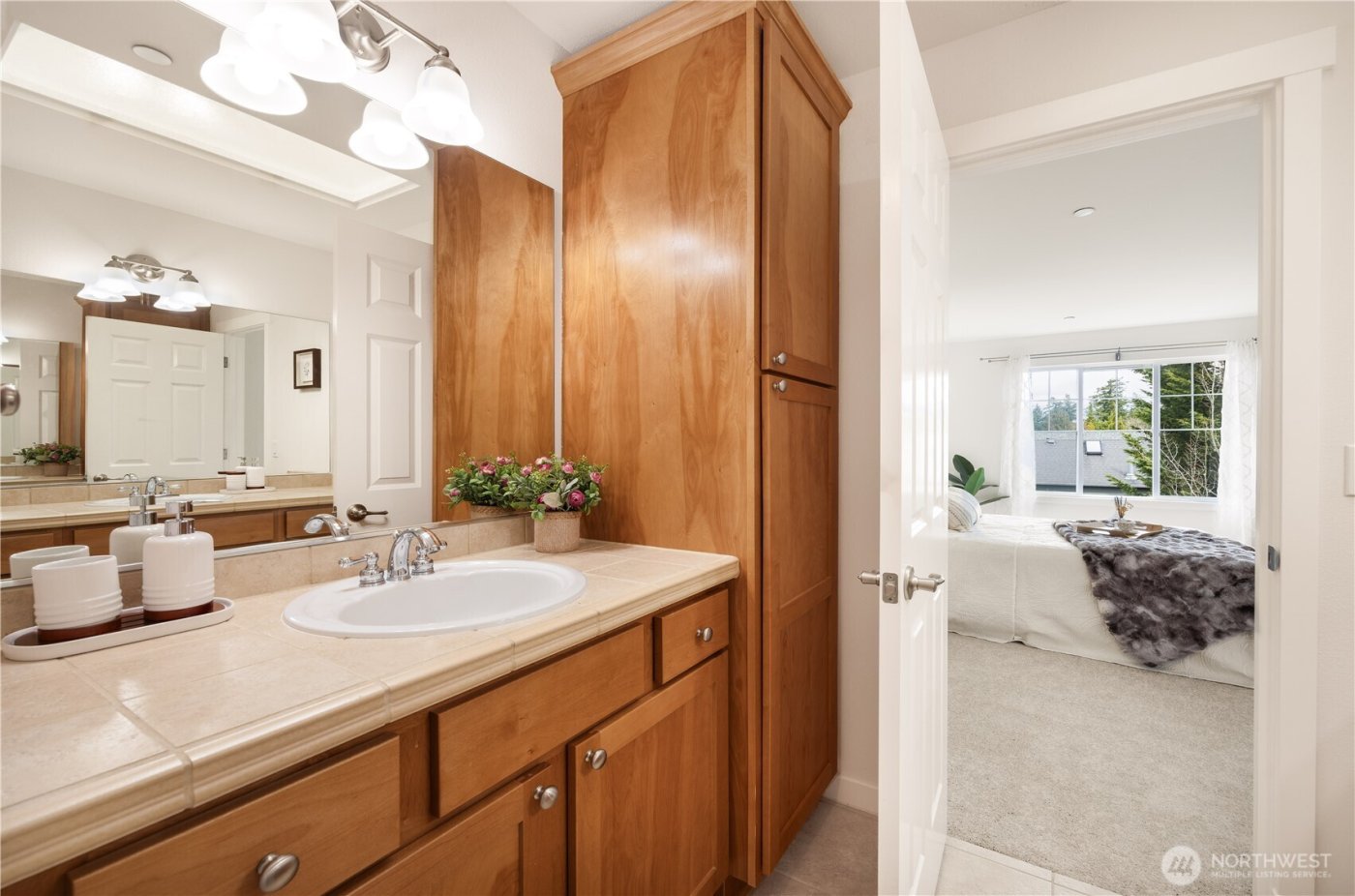 1947 NE Killian Lane , Issaquah, WA 98029