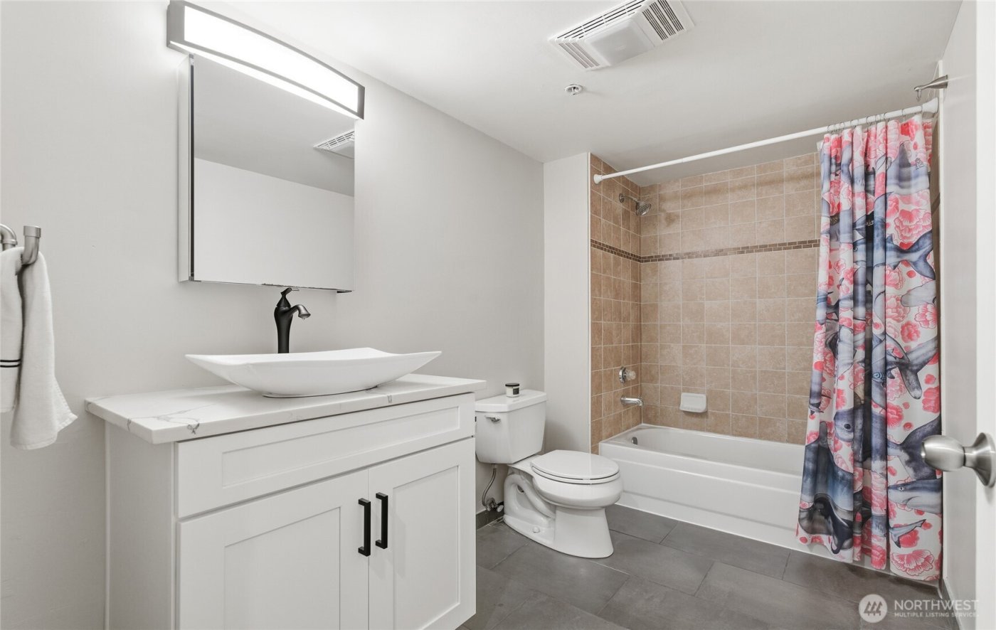 3028 Western Avenue #110, Seattle, WA 98121-1068