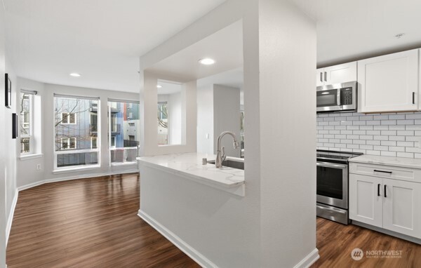 3028 Western Avenue #110, Seattle, WA 98121-1068