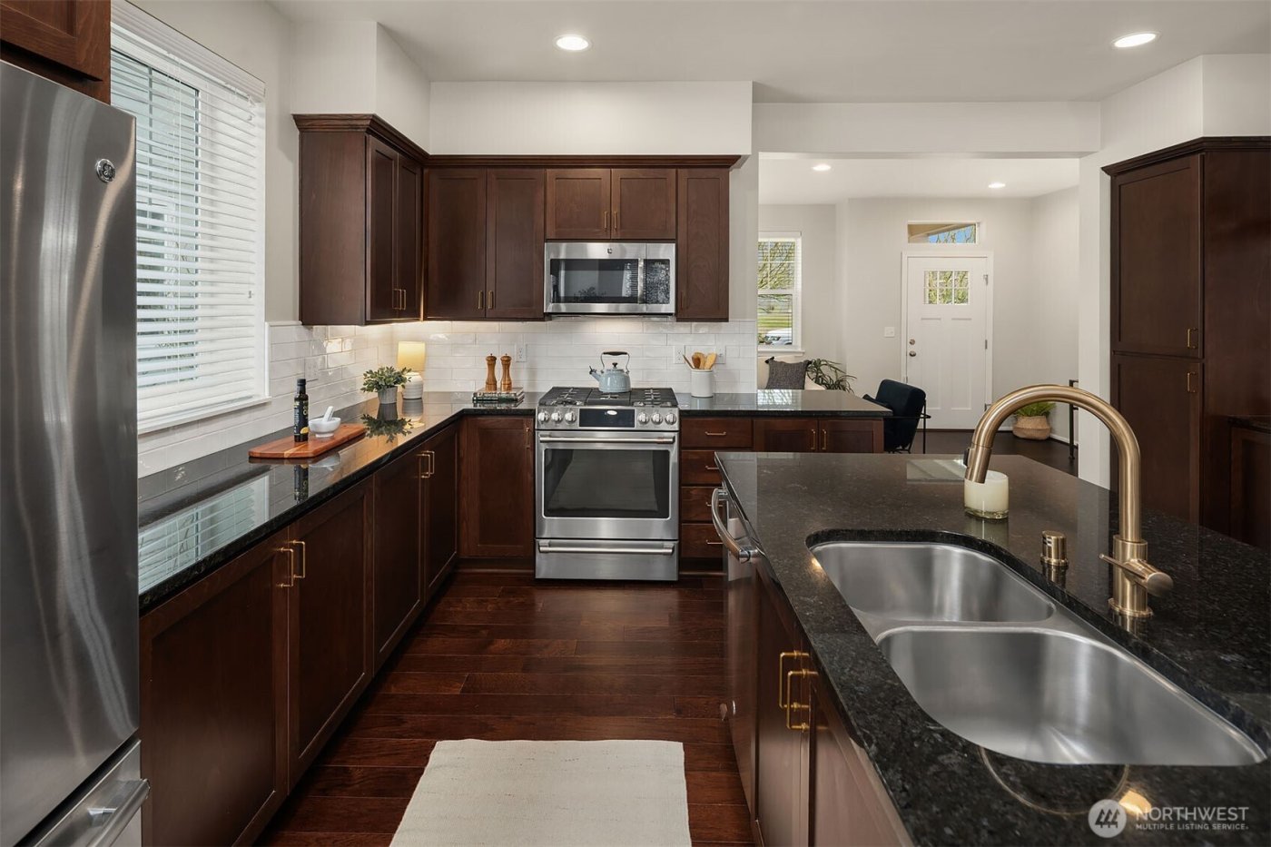 6908 31st Avenue SW, Seattle, WA 98126