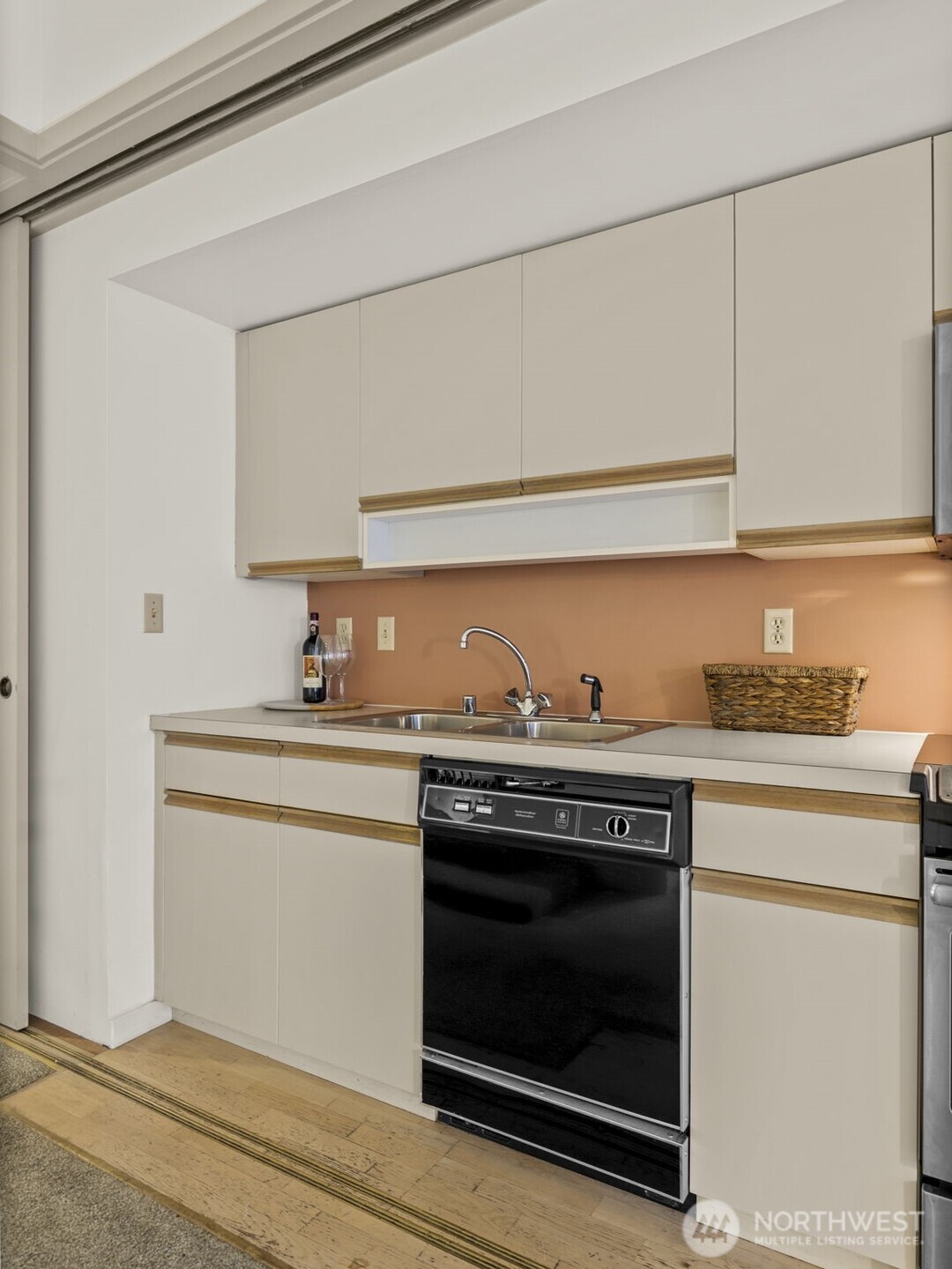 98 Union Street #610, Seattle, WA 98101-2068