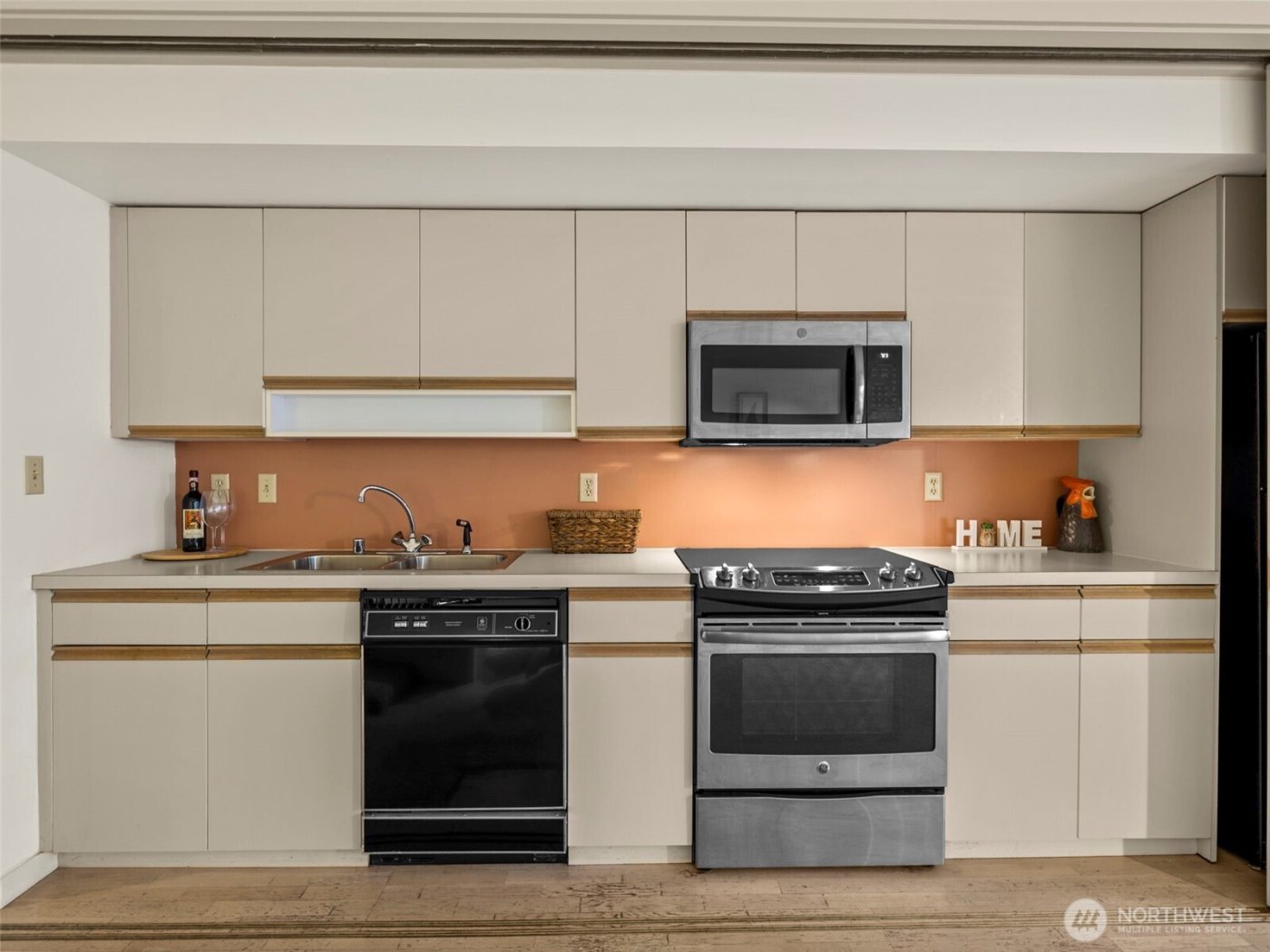 98 Union Street #610, Seattle, WA 98101-2068